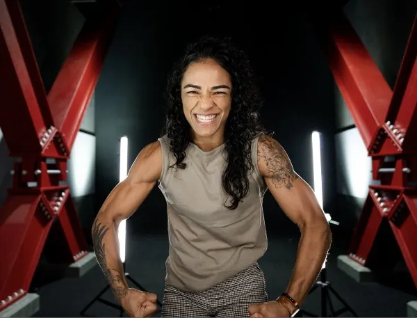 TWITTER @UFCEspanol Viviane Araújo, peleadora brasileña