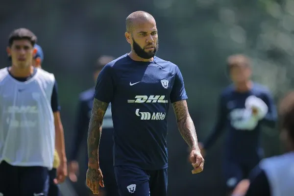 IMAGO7 Dani Alves con Pumas