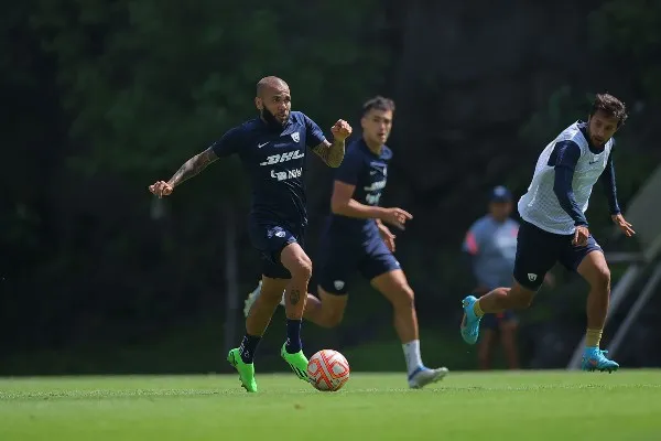 IMAGO7 Dani Alves con Pumas