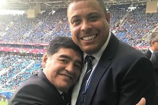 @RONALDO El astro junto a Diego Armando Maradona