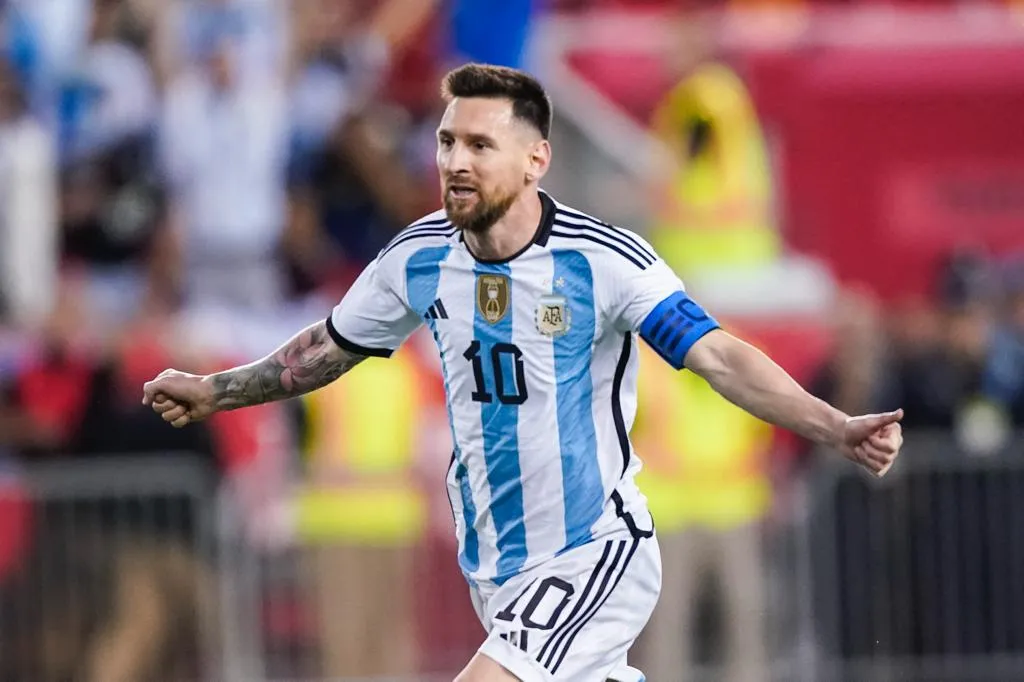 Messi tras anotar con su Selección