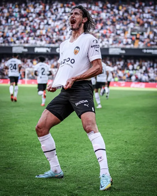 Cavani en festejo de gol