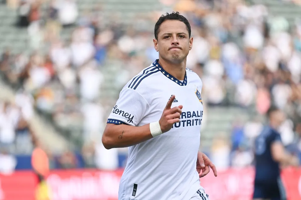 AP Chicharito Hernández en partido con el Galaxy