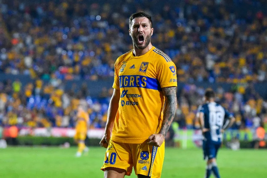 Gignac celebrando un gol