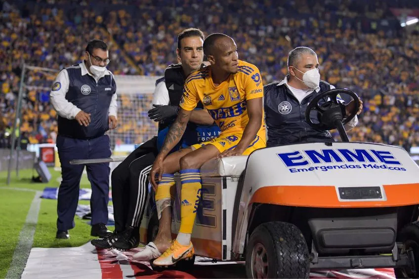 IMAGO7 Luis Quiñones tras lesionarse