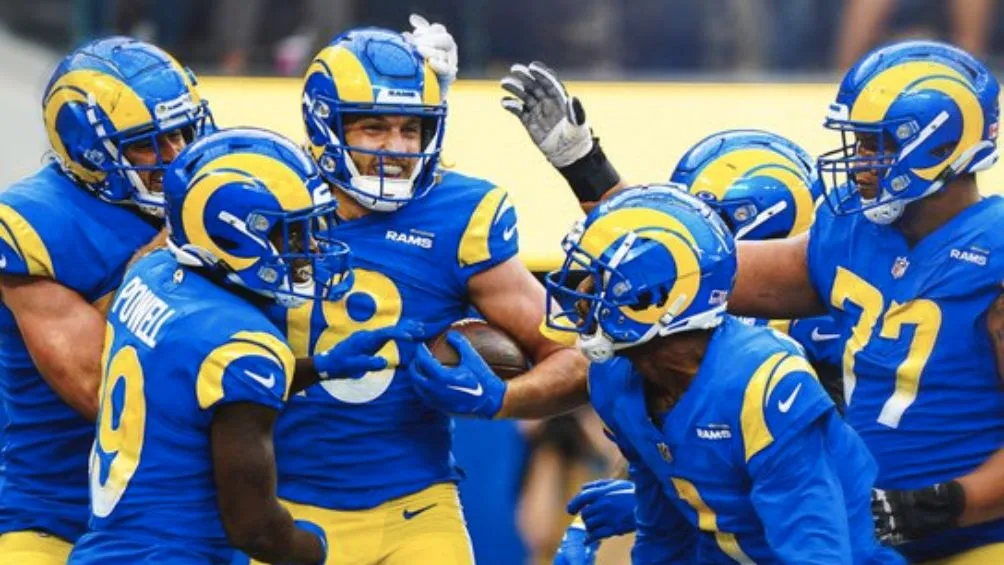 TWITTER: @RamsNFL Los Rams celebran la victoria ante Carolina
