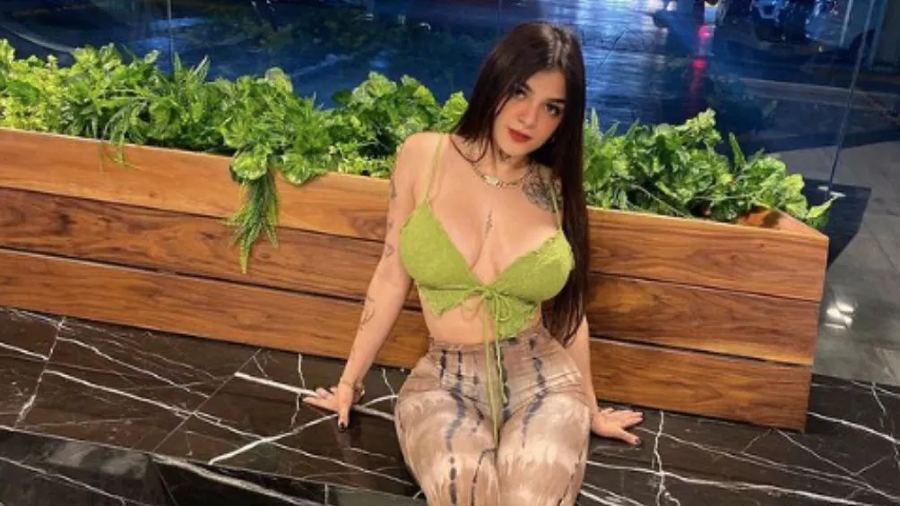 INSTAGRAM: @karelyruiz Karely Ruiz