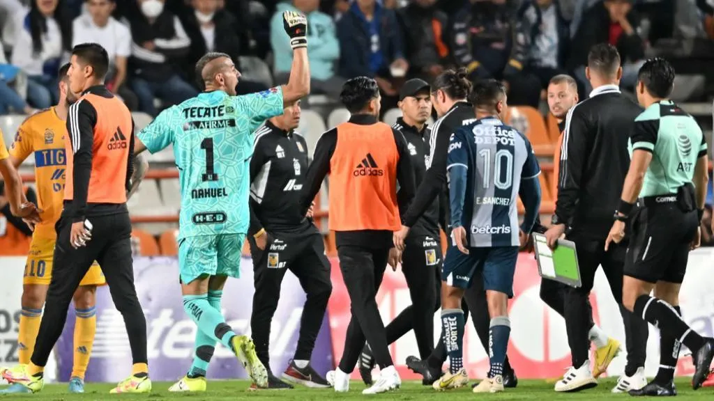 Bronca en el Estadio Hidalgo