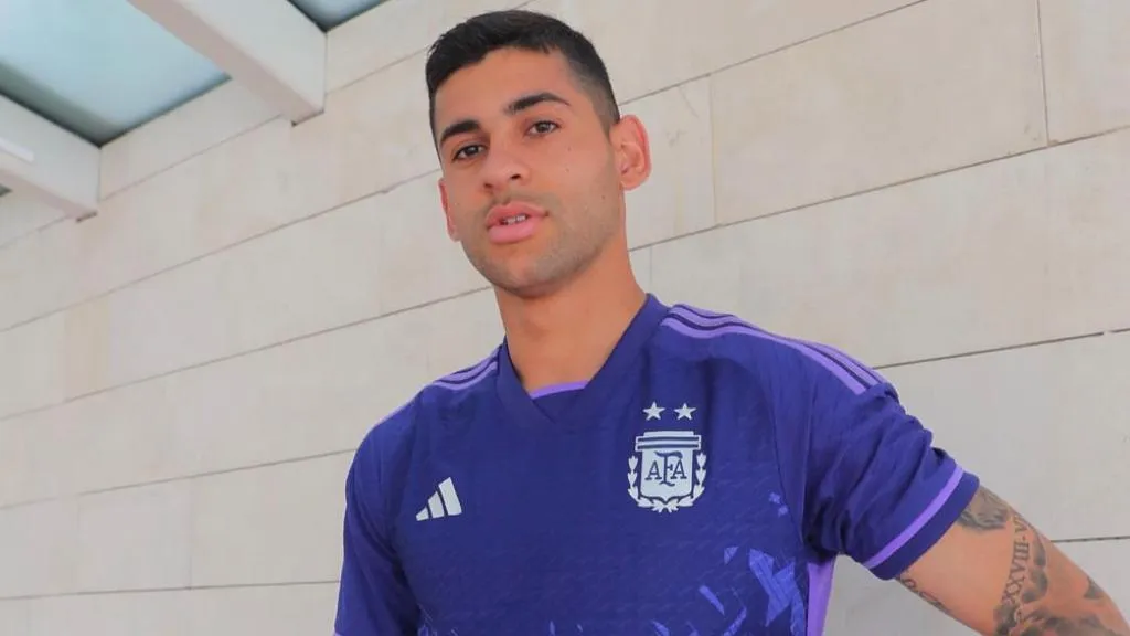 Cuti con la nueva playera de Argentina