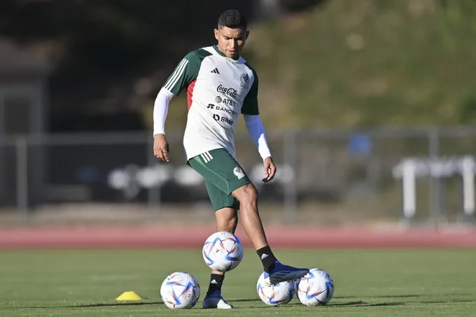 Orbelin Pineda con el TRI