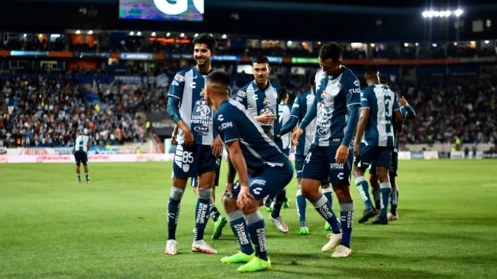 Pachuca celebrando su pase a Semis