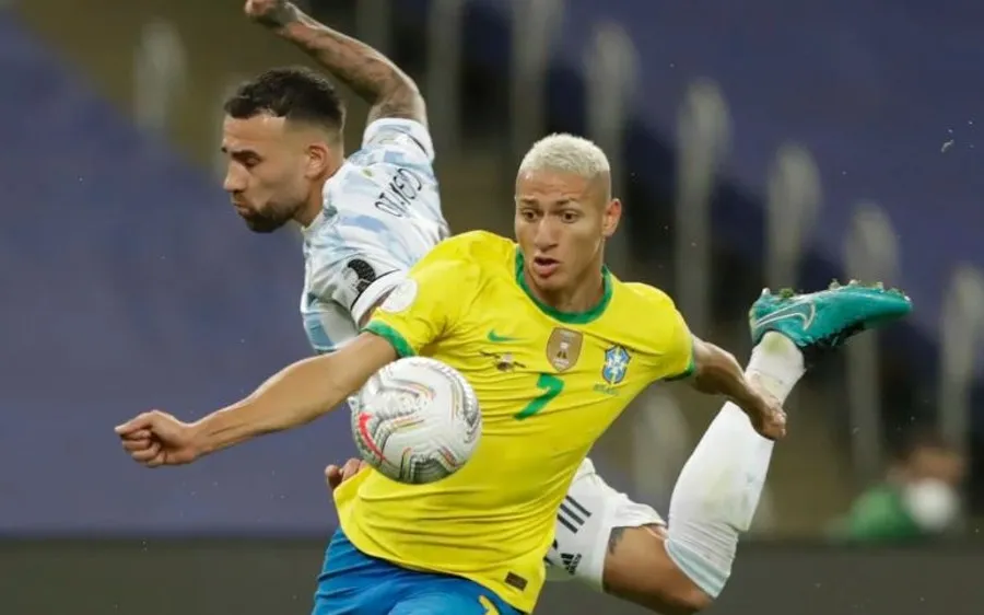Richarlison ante Argentina