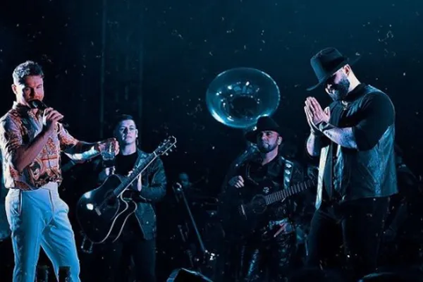 En esta versión, Carín también fue invitado a salir