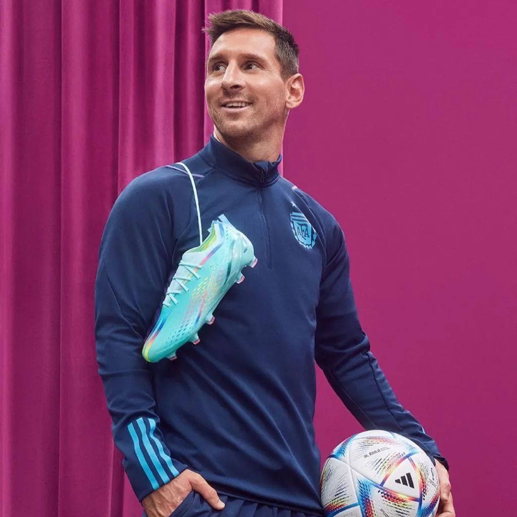 @LEOMESSI Messi con la nueva indumentaria de Argentina