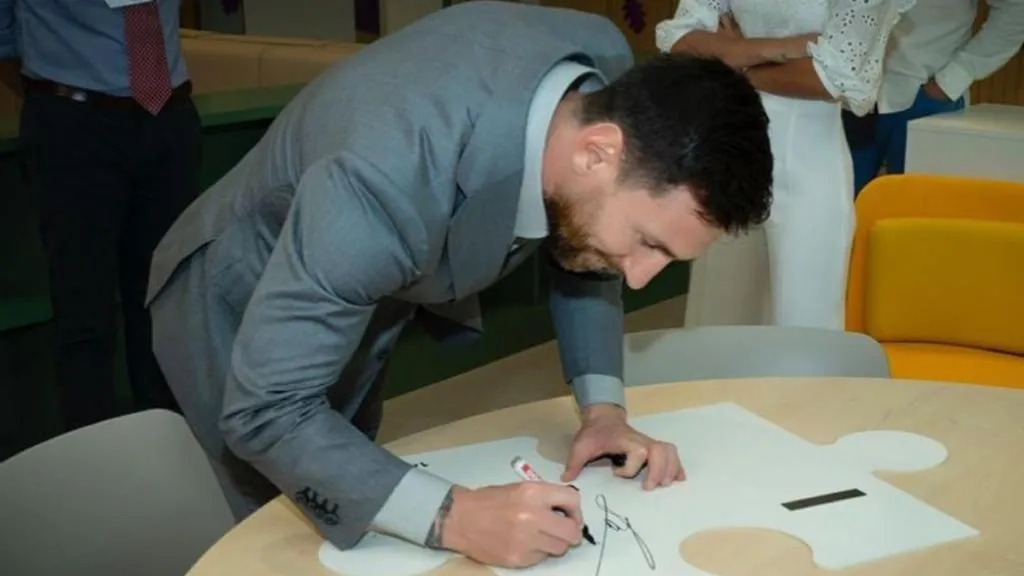@LEOMESSI Messi en su fundación