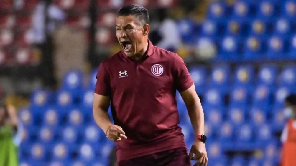 Nacho en partido con Toluca