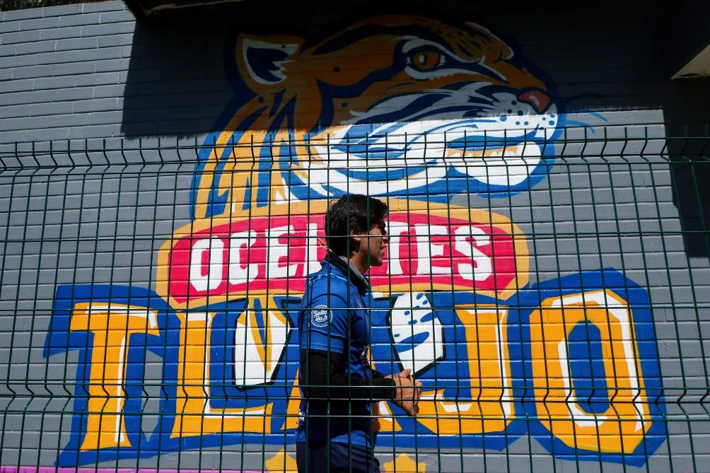 José Juan Macías en un entrenamiento con Chivas