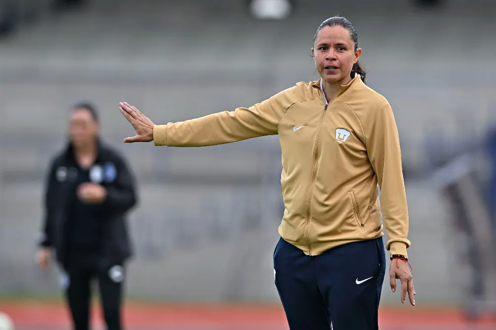 Karina Báez no seguirá como entrenadora de Pumas
