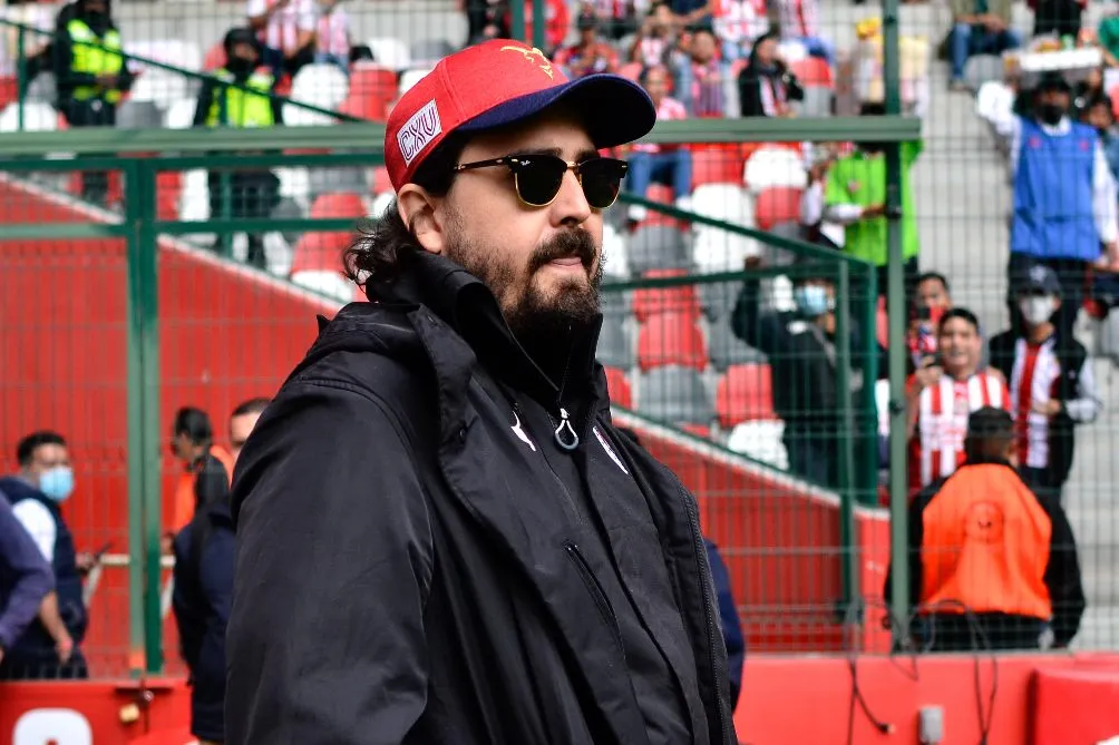 Amaury Vergara lidia con problemas en Chivas TV