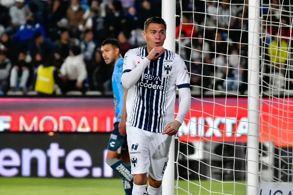 Héctor Moreno de Rayados celebra en la Ida de la Semifinal del AP 2022