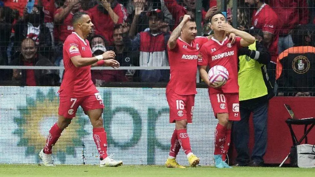 IMAGO7 Jugadores de Toluca celebran la victoria