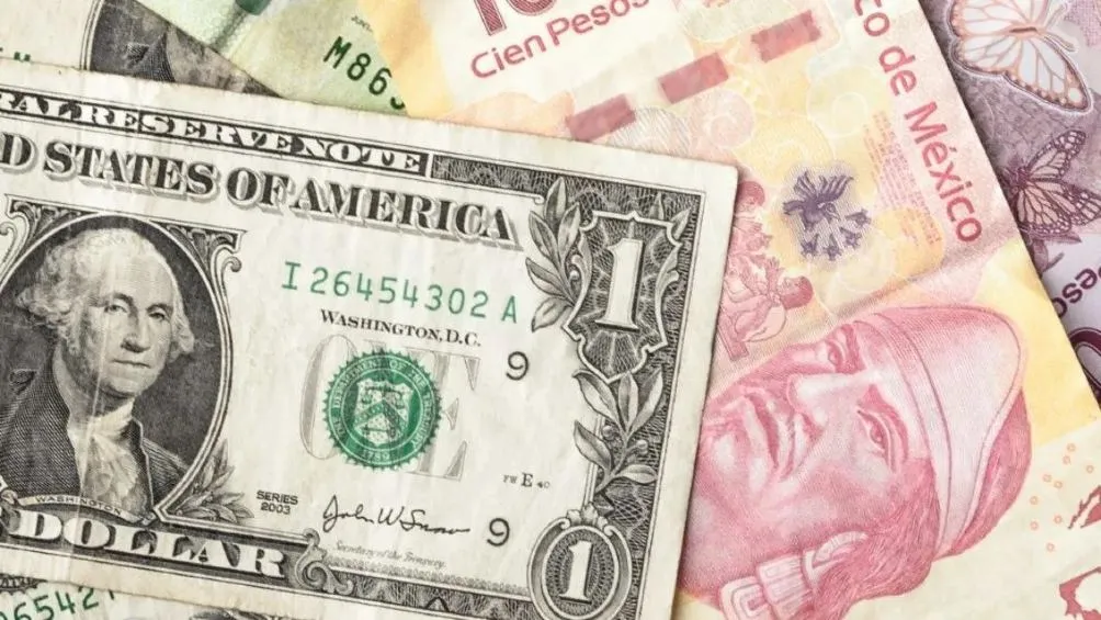 El peso se devalúa ante el dólar