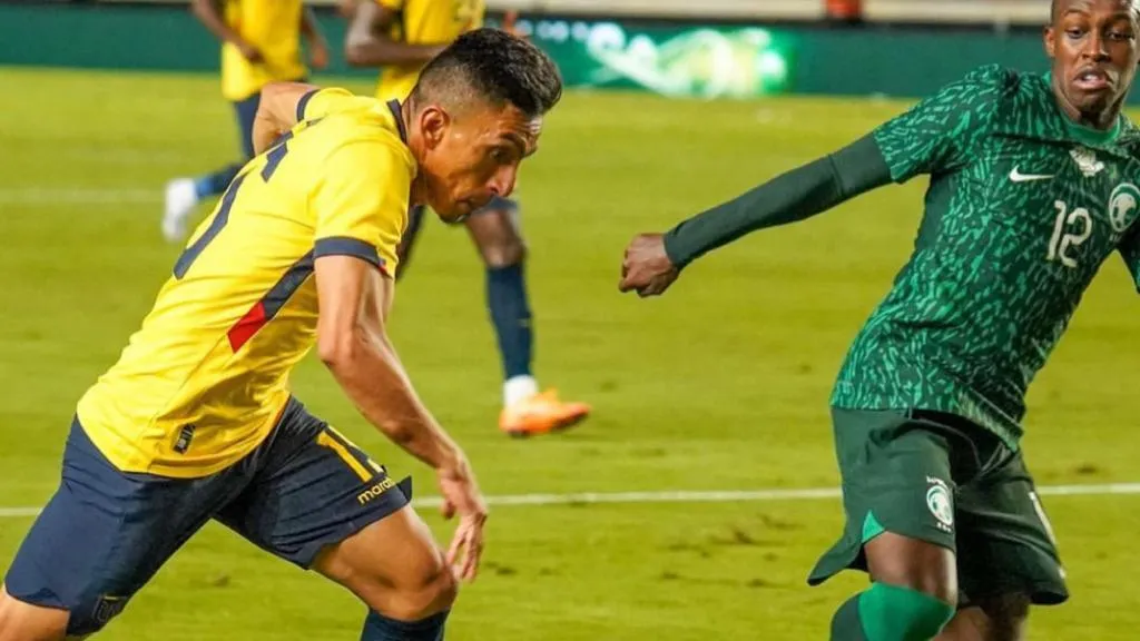 Ángel Mena en el duelo ante Arabia