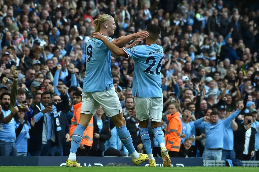 AP Halaand en celebración de gol