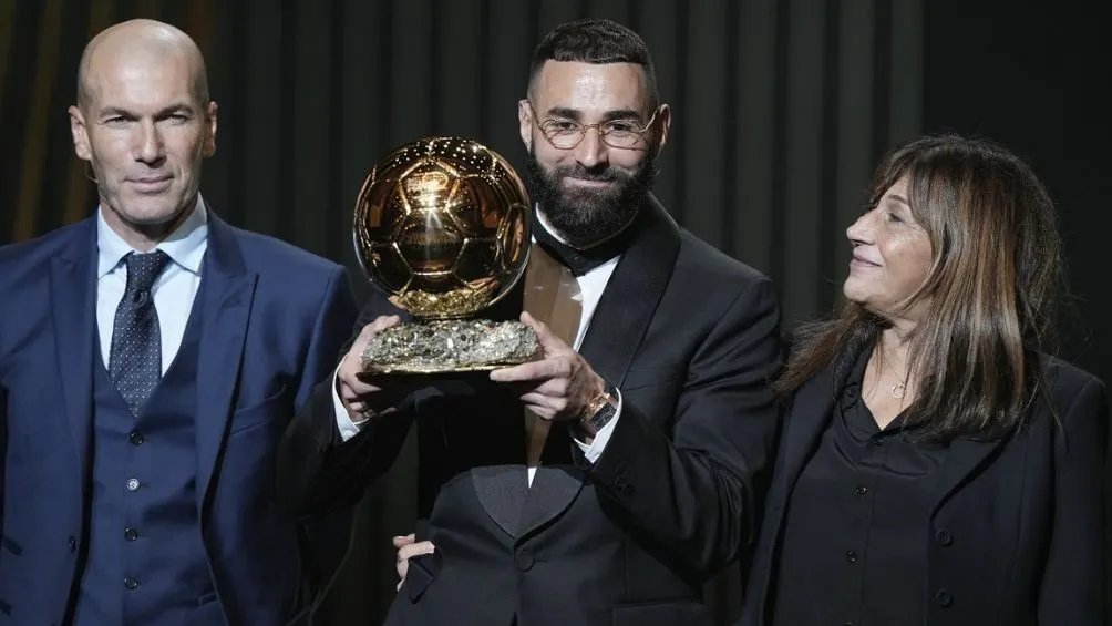 AP Benzema celebra el Balón de Oro
