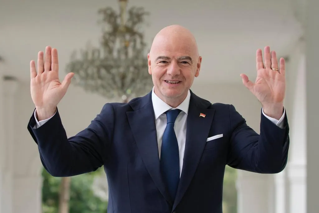 Infantino llegando a Indonesia