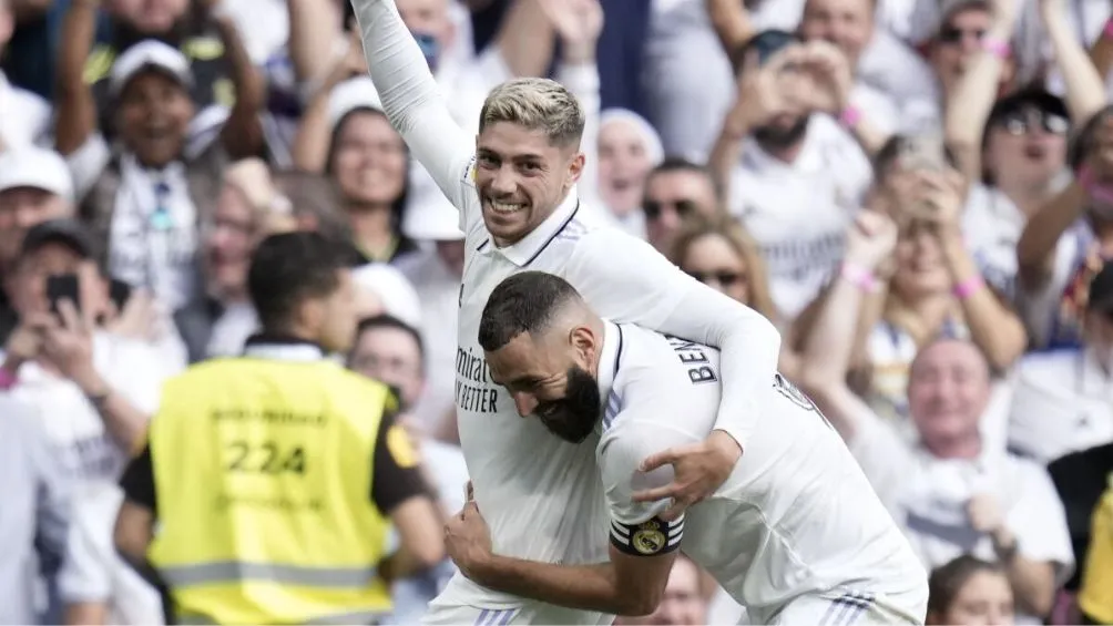 AP Benzema festeja gol con Valverde