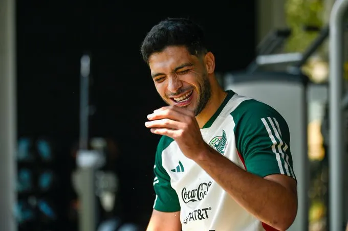 Raúl Jiménez con el Tri