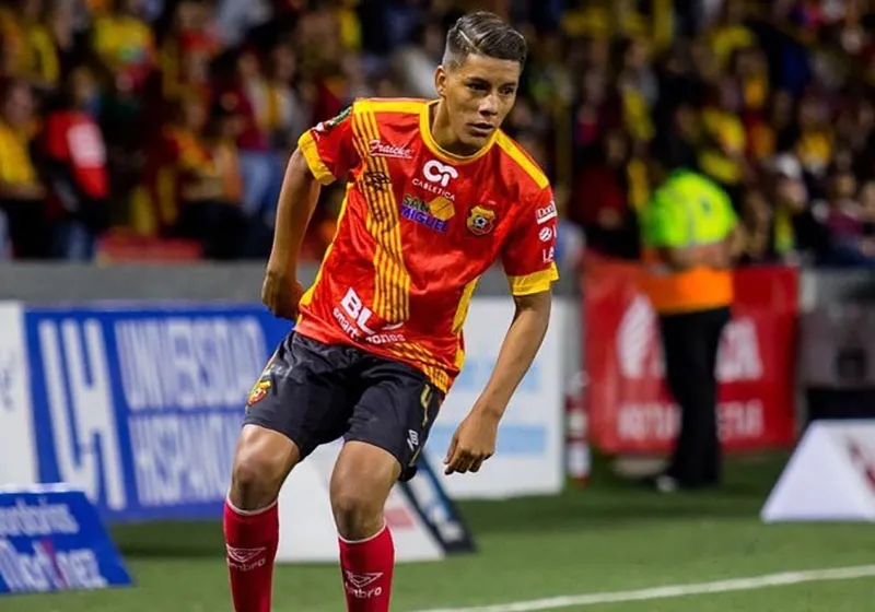 Galo durante un duelo con Herediano