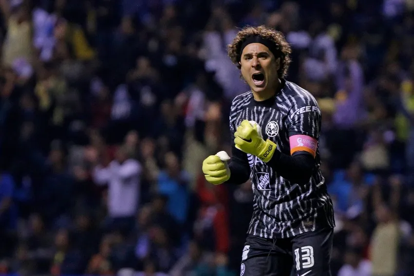 Memo Ochoa en un partido de América