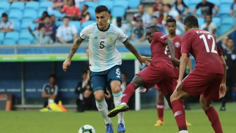 Paredes en un encuentro con la Albiceleste