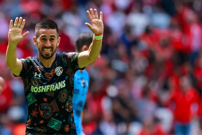 Fernando Navarro durante un partido del Toluca