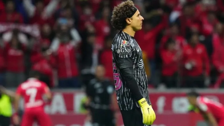Guillermo Ochoa con las Águilas