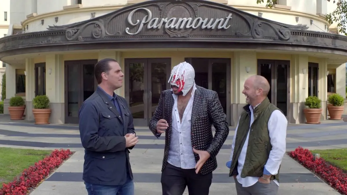 Christian Martinoli y Luis García junto a el Escorpión Dorado