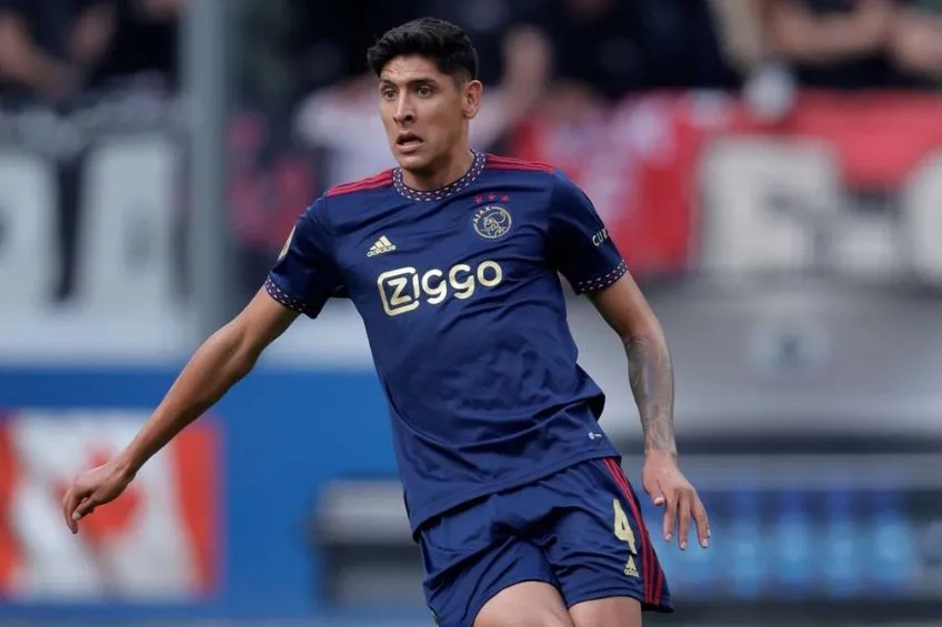 TWITTER: @EdsonAlvarez19 Edson Álvarez durante un partido del Ajax