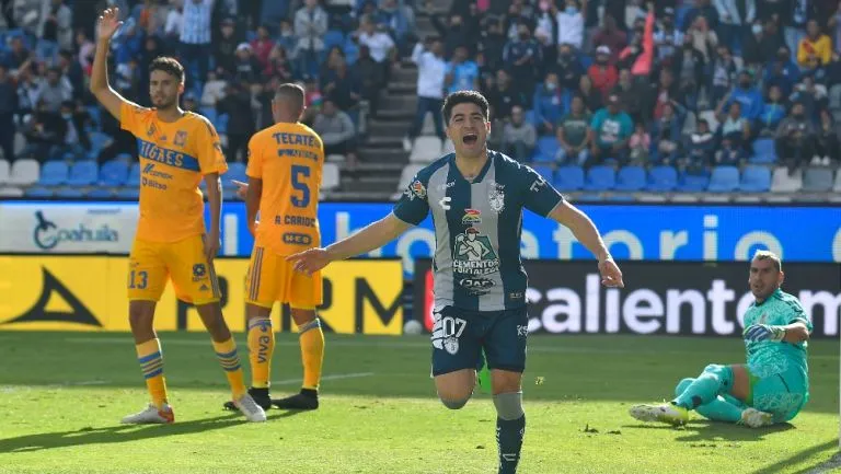 IMAGO7 Nicolás Ibáñez celebra su primer gol del juego