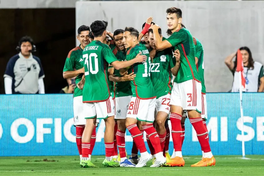 IMAGO7 Jugadores de México festejando un gol