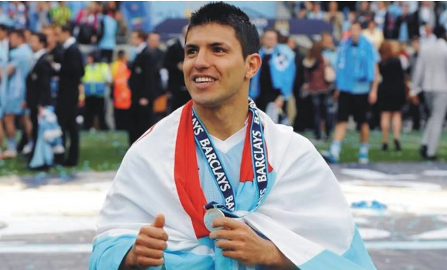 ESPECIAL Kün Agüero celebrando el título con el Manchester City en 2012