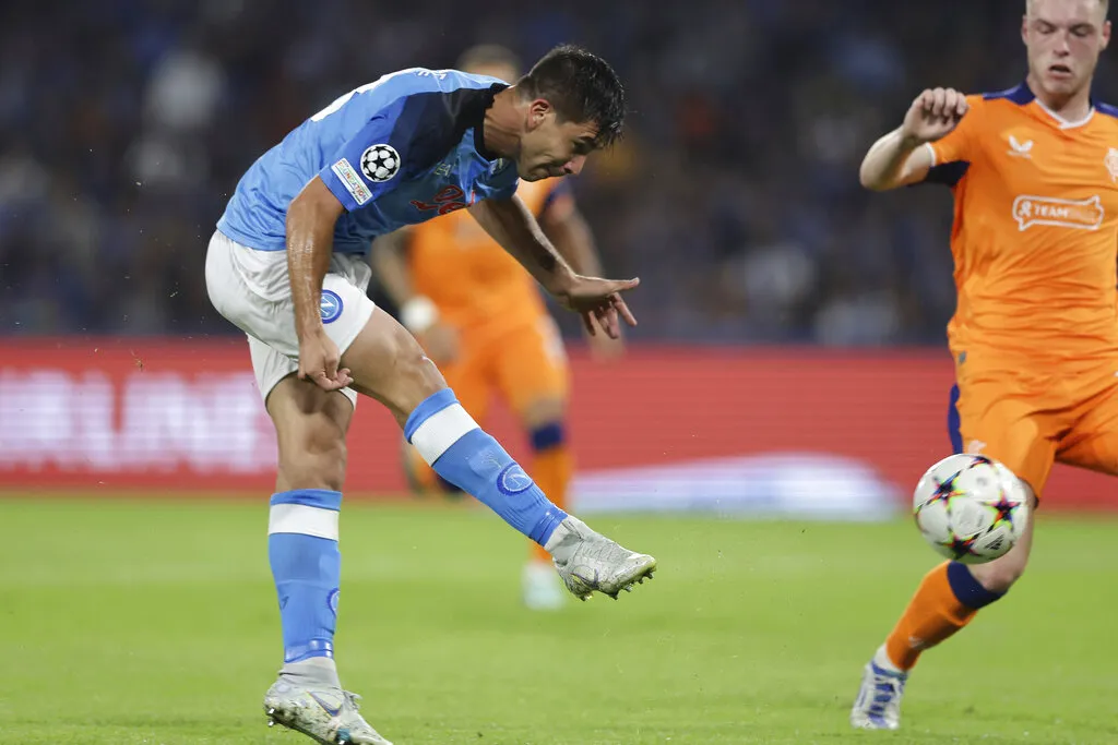 Cholito Simeone en acción con Napoli