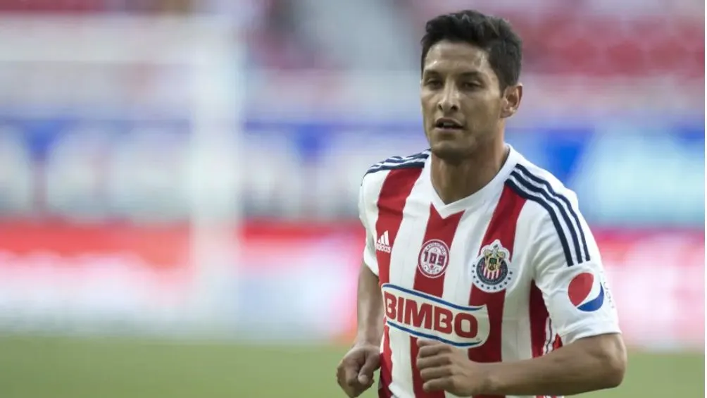 Angel Reyna vistiendo la playera de &quot;El Rebaño&quot;