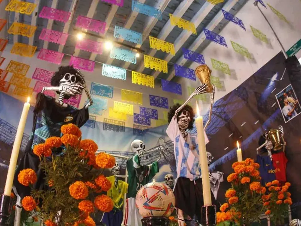 MILENIO Ofrenda futbolera en el Centro de Puebla