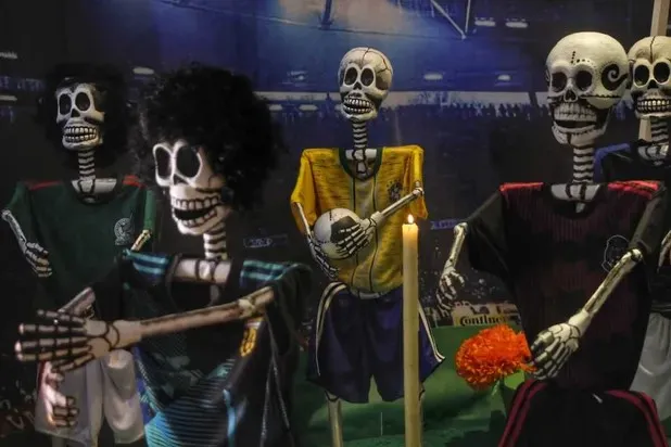 MILENIO Ofrenda futbolera en el Centro de Puebla