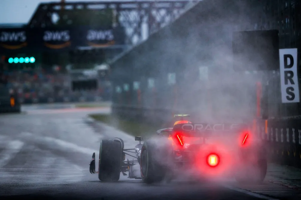 Checo Pérez abandonó en Canadá por problemas en el motor