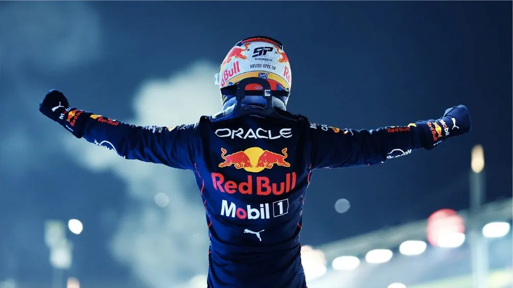 REDBULLRACING Checo celebra en Singapur