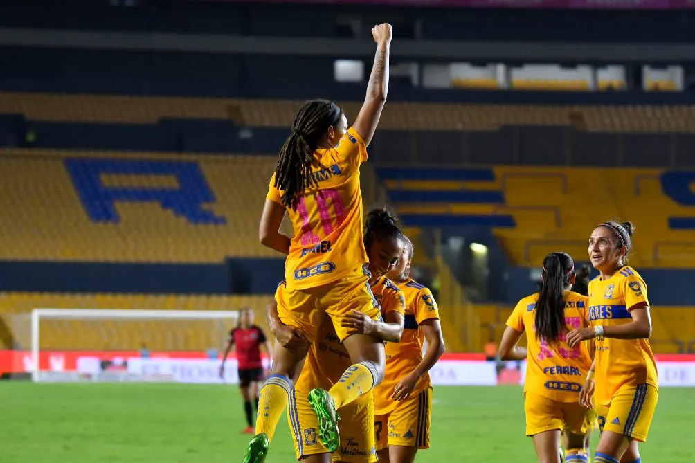 IMAGO7 Mía Fishel celebra un gol con Tigres