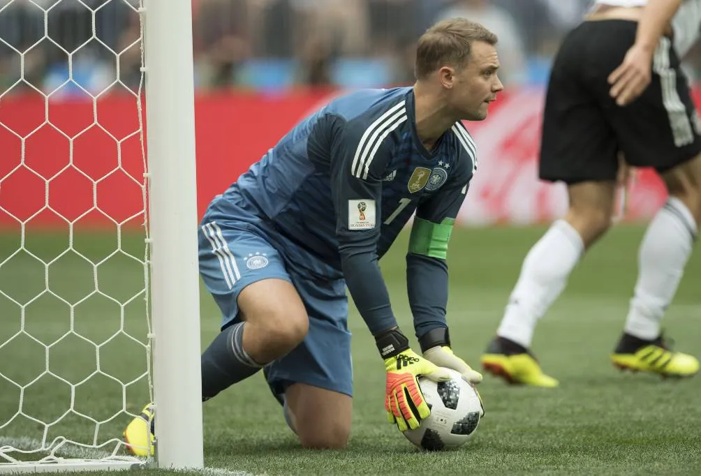 Manuel Neuer en partido con la Selección de Alemania